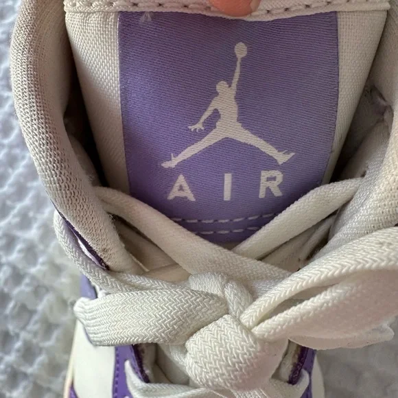Air Jordan 1 Mid Purple Venom Women size 7.5 - Picture 11 of 11